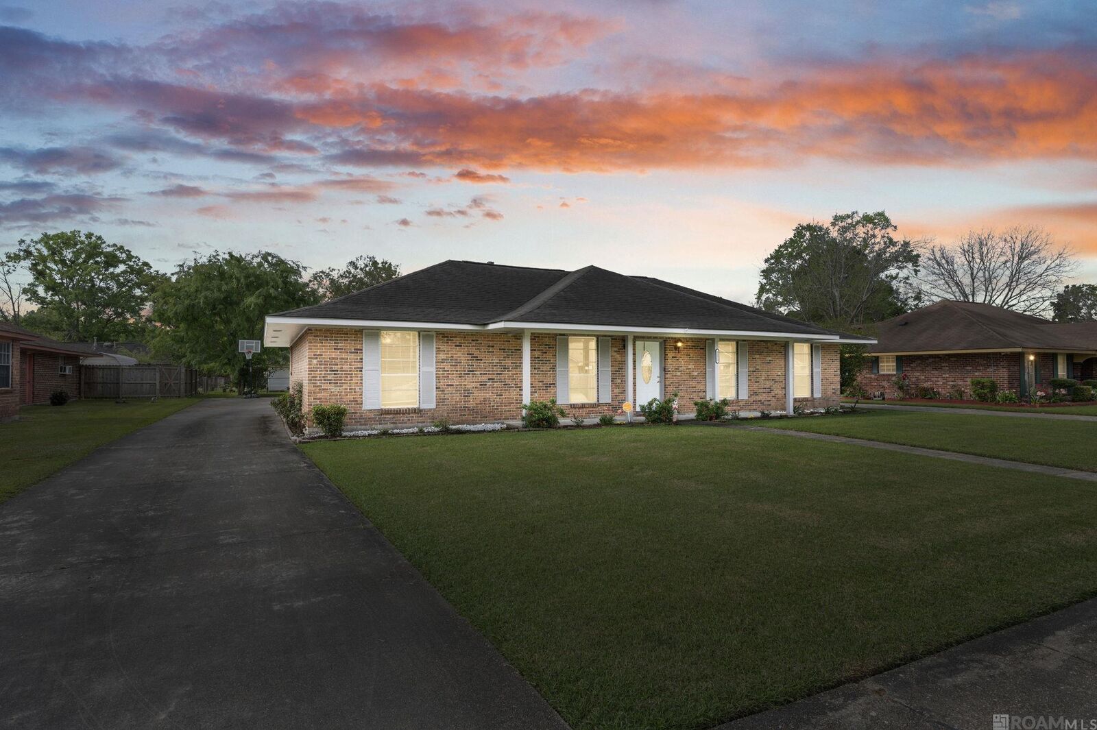 Property Photo:  1123 E Greenbriar St  LA 70737 