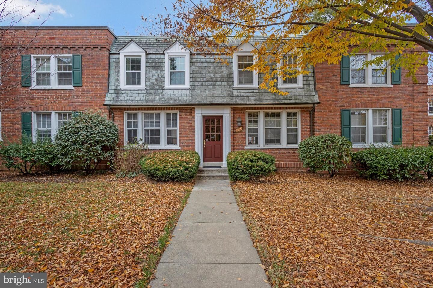 Property Photo:  1804 Queens Lane 4-207  VA 22201 