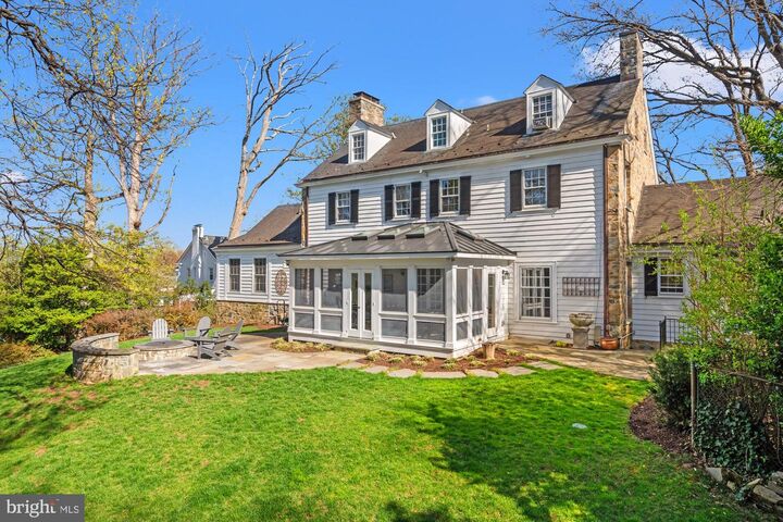 Property Photo:  305 Mansion Drive  VA 22302 