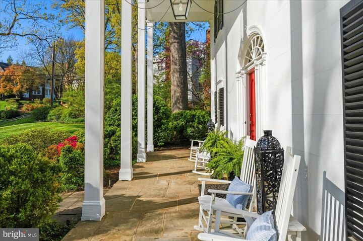 Property Photo: 305 Mansion Drive VA 22302