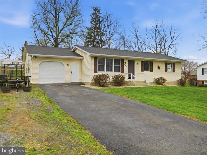 Property Photo: 917 Woodland Parkway PA 17268