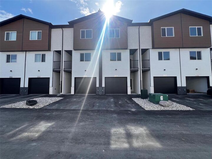 Property Photo:  591 Washington Avenue  MB R2K 1M1 