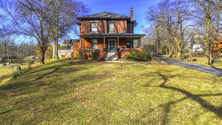 Property Photo:  709 Gilman St  MO 65270 