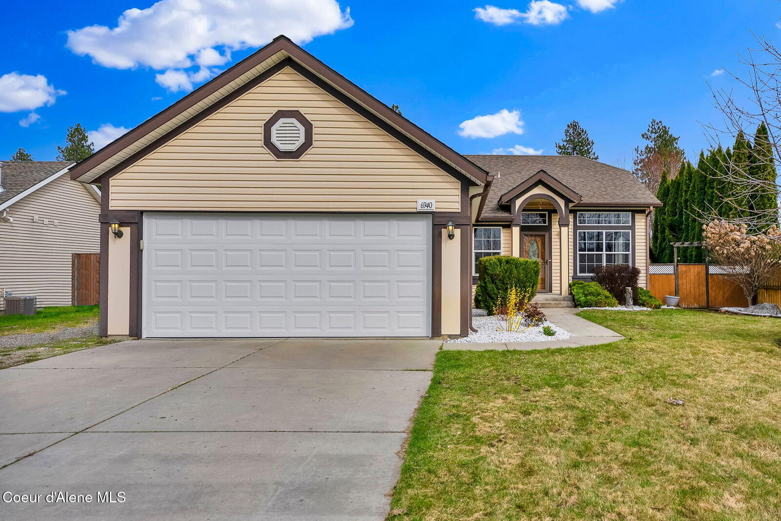 Property Photo:  6940 N Eperiver Ln  ID 83815 