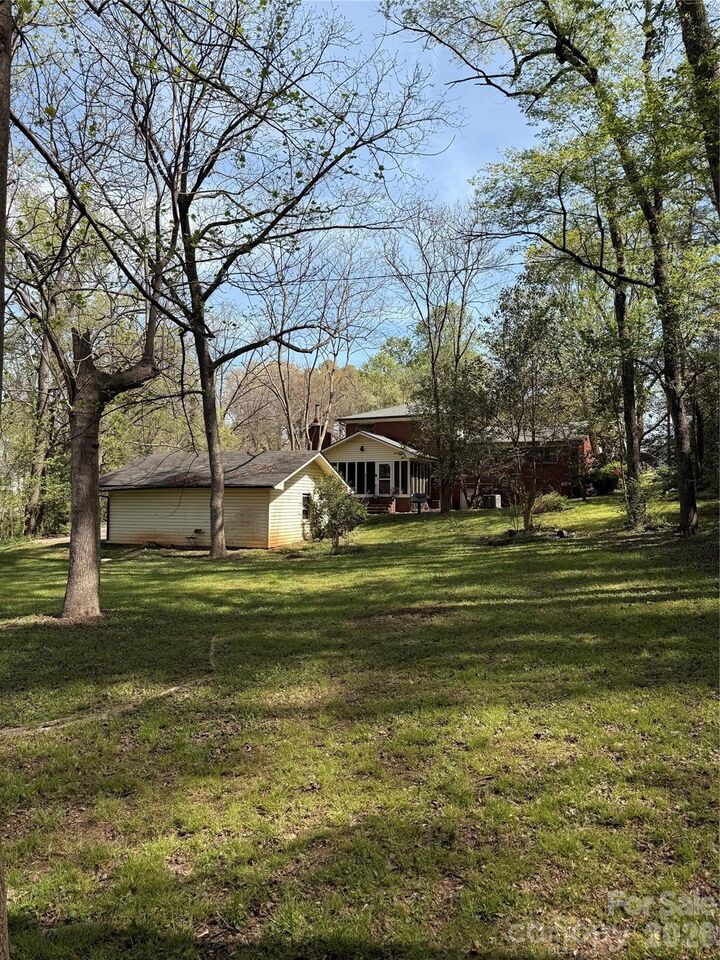 Property Photo: 516 S Green Street NC 28677