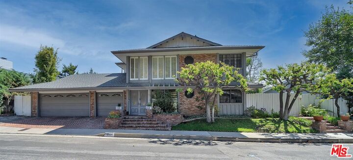 Property Photo:  2324 Banyan Dr  CA 90049 