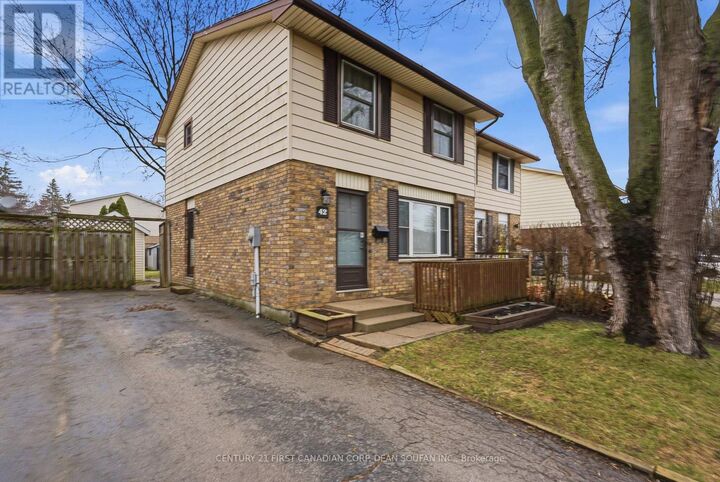 Photo de la propriété:  42 Sasha Crescent  ON N6E 2M5 