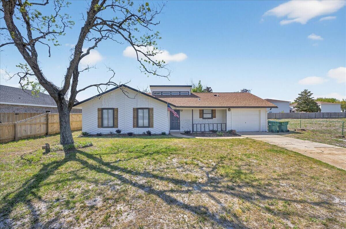 Property Photo:  1102 Quail Circle  FL 32541 