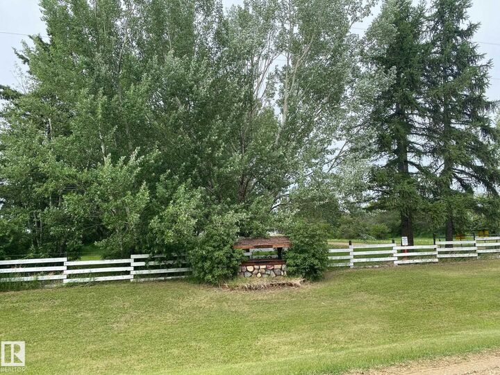 Property Photo:  242028 Twp Road 452  AB T9A 1X1 