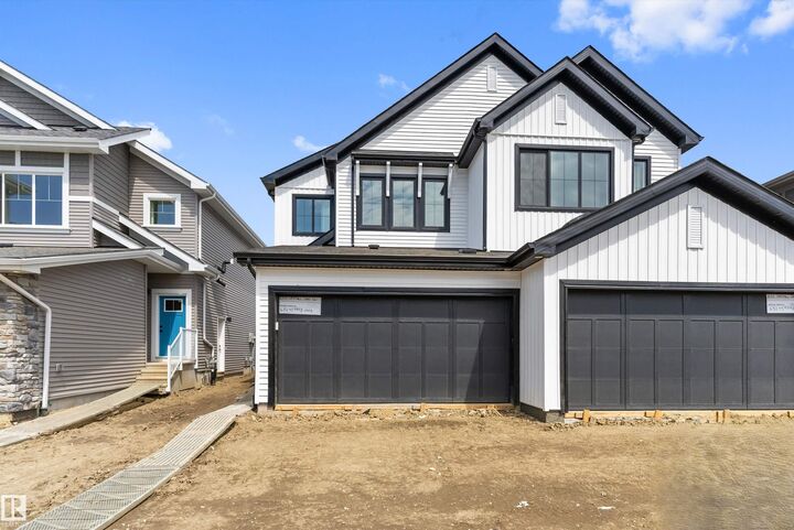 1054 Cristall Crescent SW — photo 1