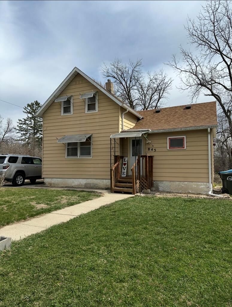Property Photo: 845 N 6th St IA 50501