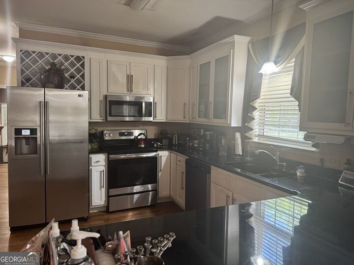 Property Photo:  421 Creekside Drive  GA 31032 