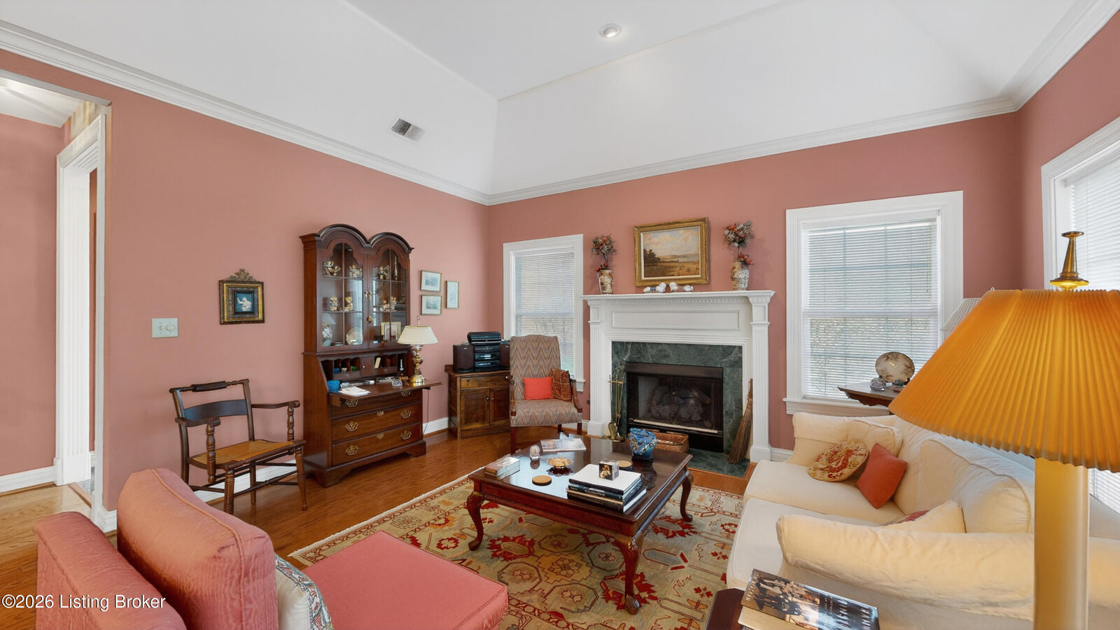 Property Photo: 5943 Ashwood Bluff Dr KY 40207