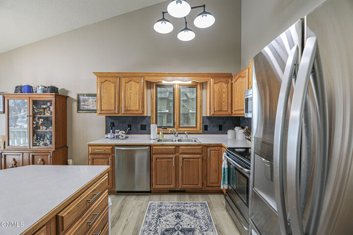 Property Photo:  2972 Ontario Lane  ND 58503 