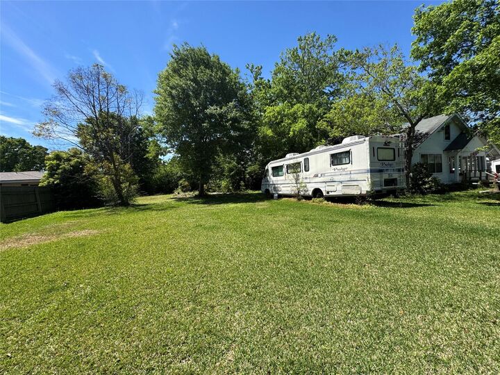 Property Photo: 5419 Whitaker Street TX 77619