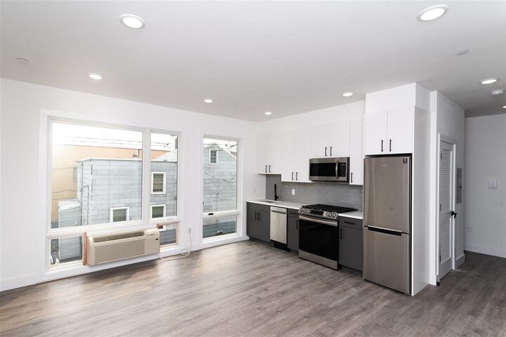 Property Photo:  396 Summit Ave 1R  NJ 07306 