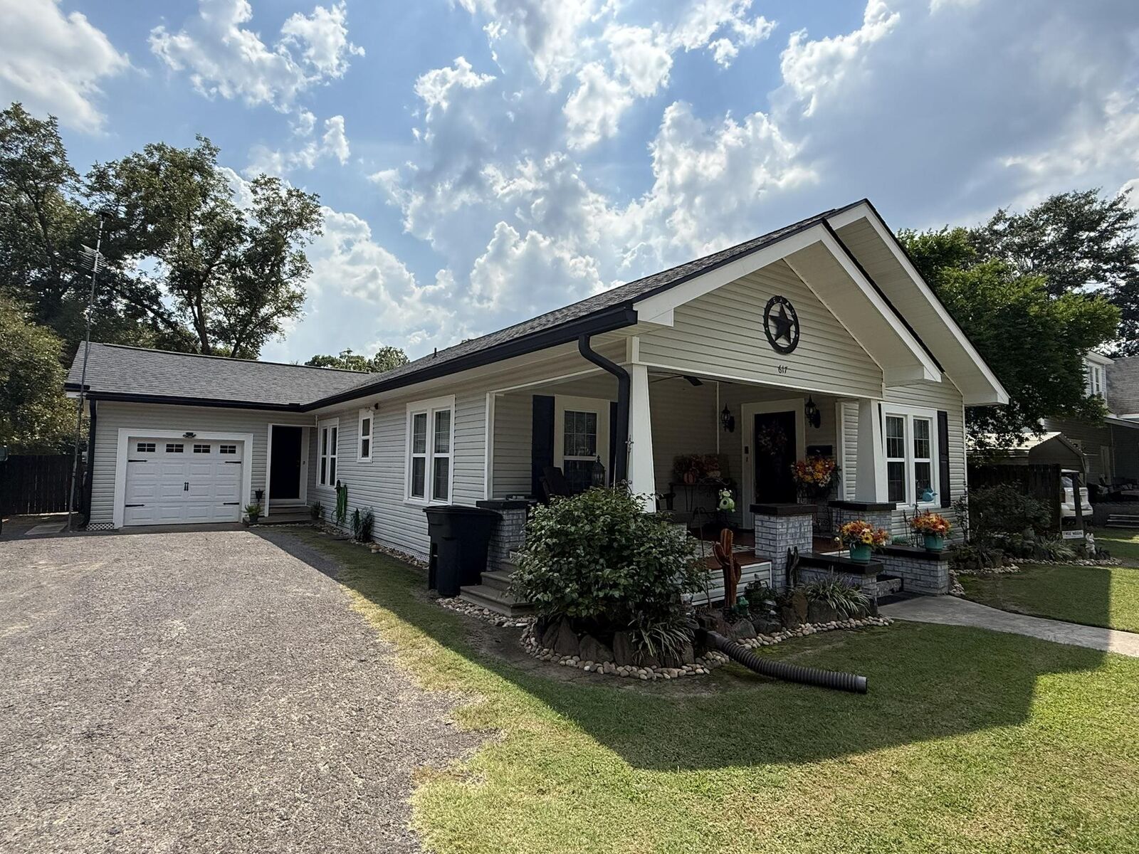 Property Photo:  617 W Scott Street  TX 75644 