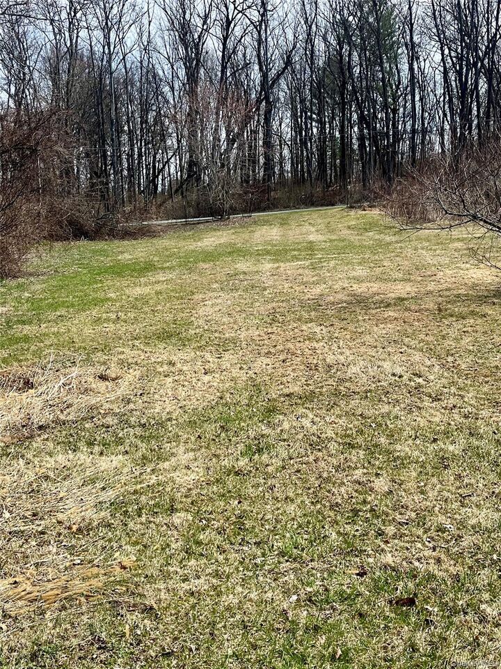 Property Photo:  6 New Road  NY 12549 