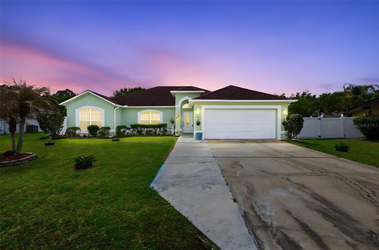 Property Photo: 641 Dromedary Court FL 34759