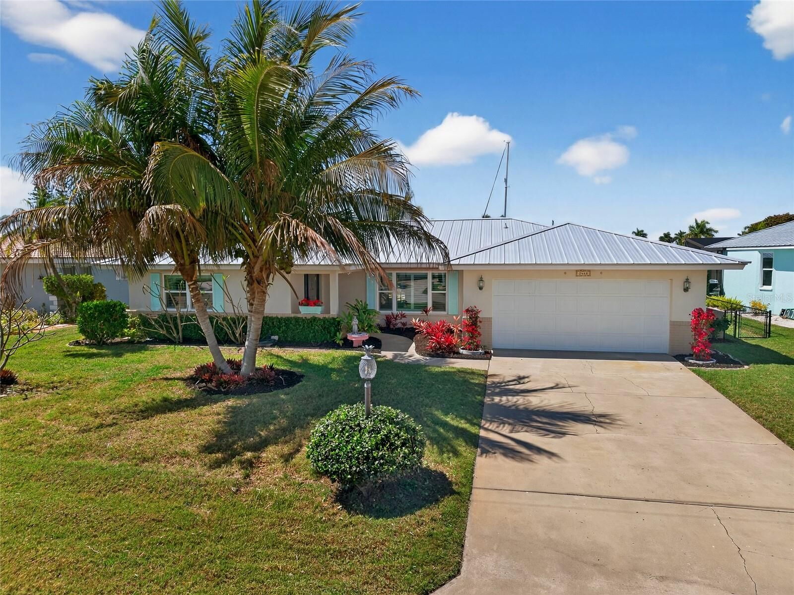 Property Photo:  2448 Rosa Lane  FL 33950 