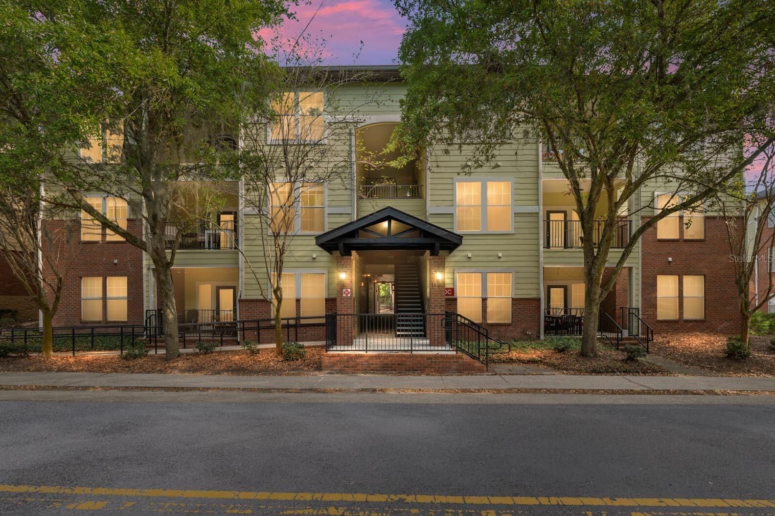 Property Photo:  1235 SW 9th Road 301  FL 32601 