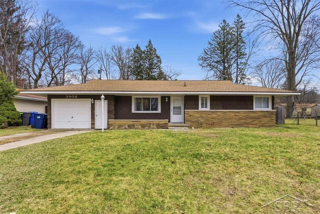 Property Photo:  3908 Nottingham Terrace  MI 48642 
