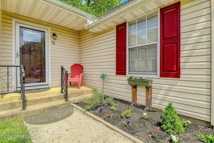 Property Photo:  35 Auburn Street  NJ 08759 