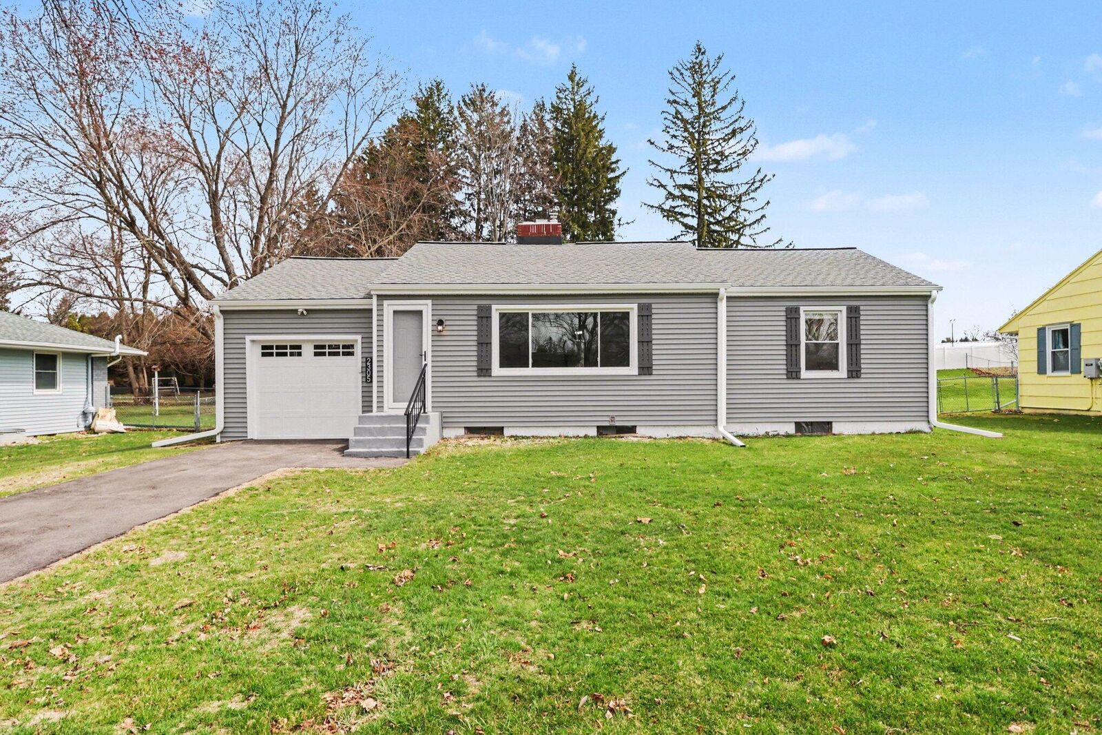 Property Photo:  2305 Maple Drive  MI 49203 