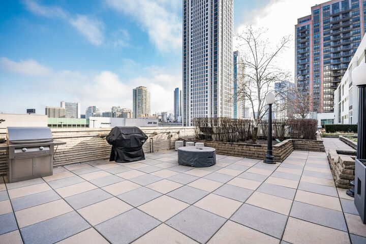 Property Photo:  660 W Wayman Street 707  IL 60661 