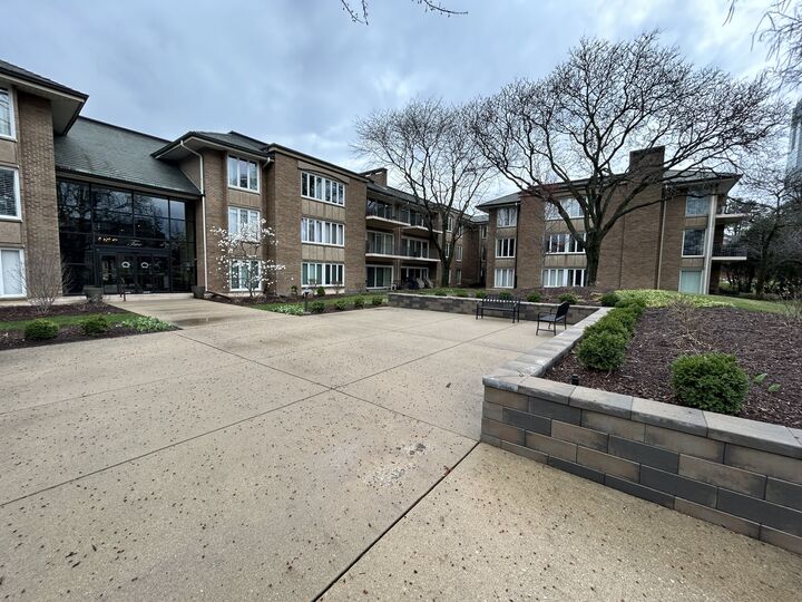Property Photo: 2 Oak Brook Club Drive B111 IL 60523