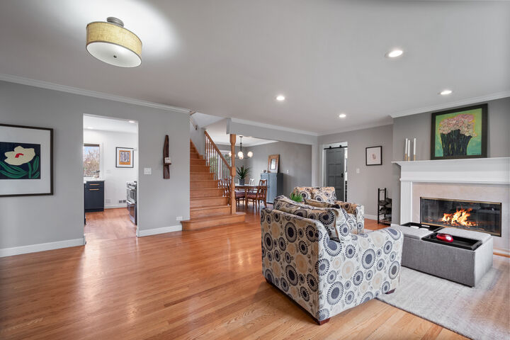 Property Photo:  160 E Lahon Street  IL 60068 