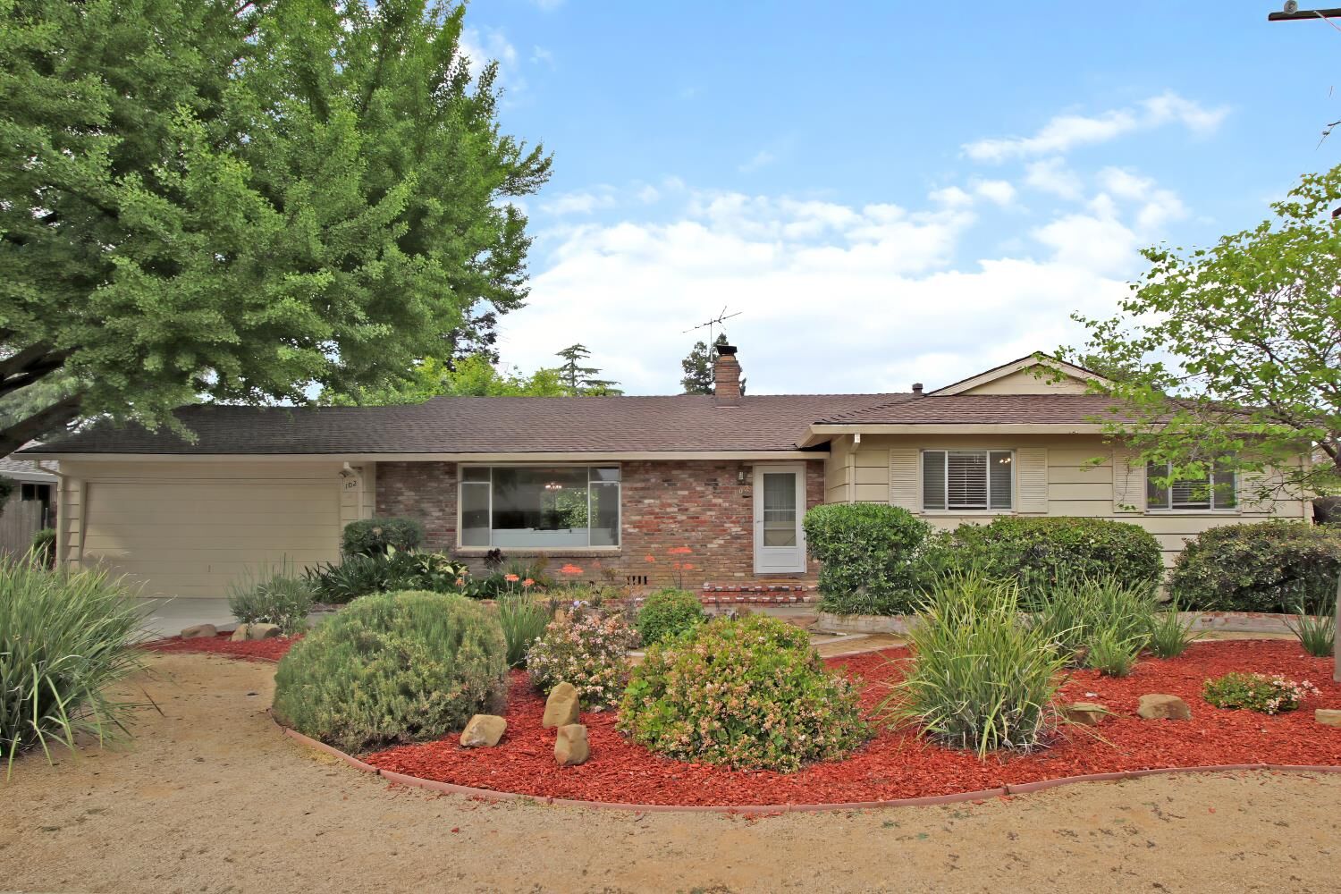 Property Photo:  102 Rancho Way  CA 95695 