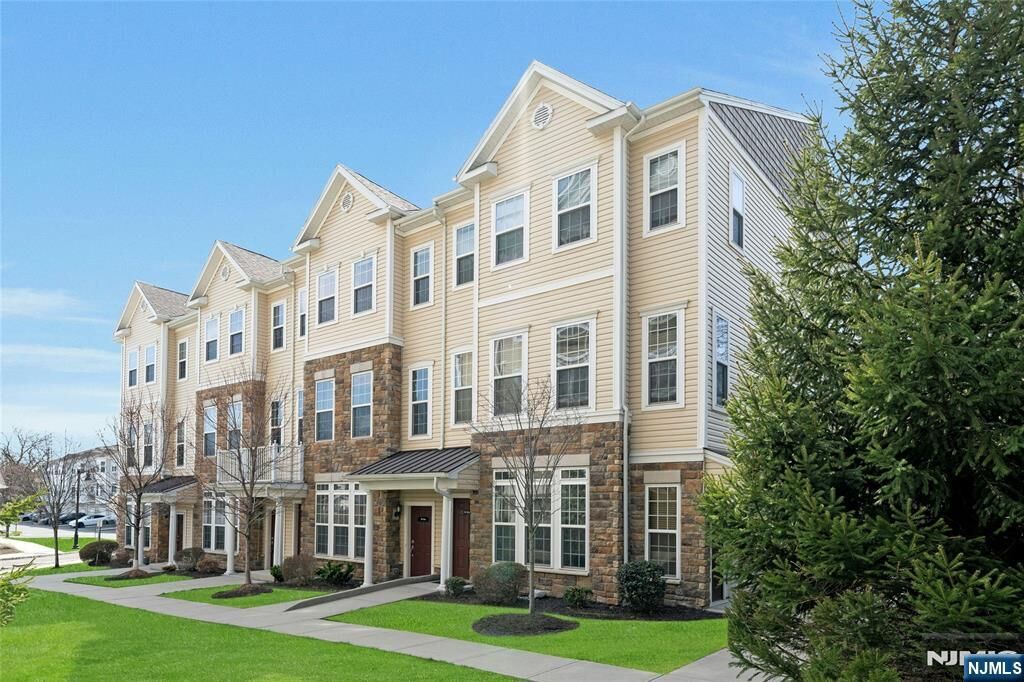 Property Photo:  10 Iris Lane 605  NJ 07026 