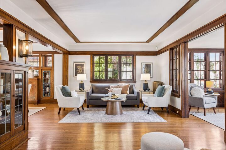 Property Photo:  1060 Lincoln Avenue  MN 55105 