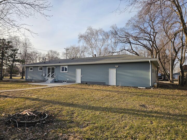 Property Photo:  265 1st Street NW  MN 56368 