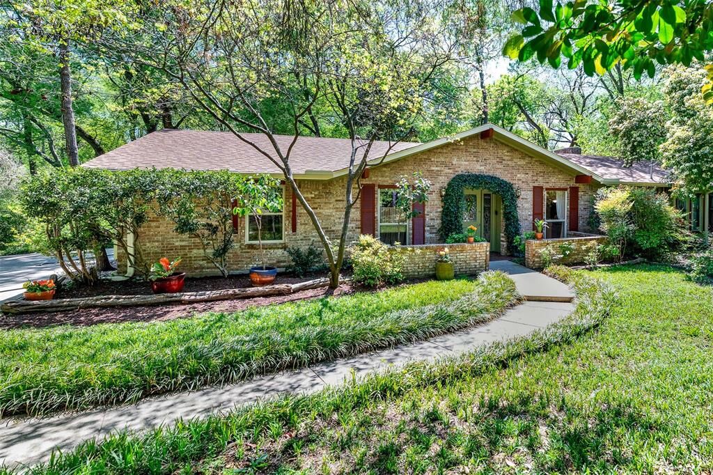 Property Photo:  702 Keywe Place  TX 75116 