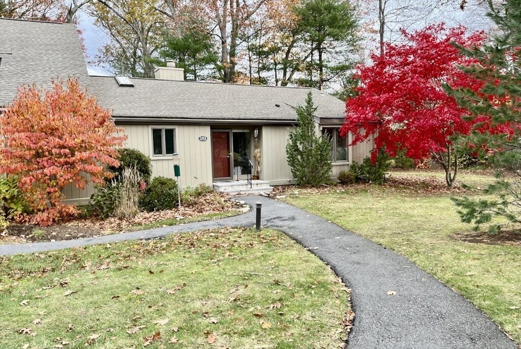 Property Photo:  152 Chestnut Cir 152  MA 01773 