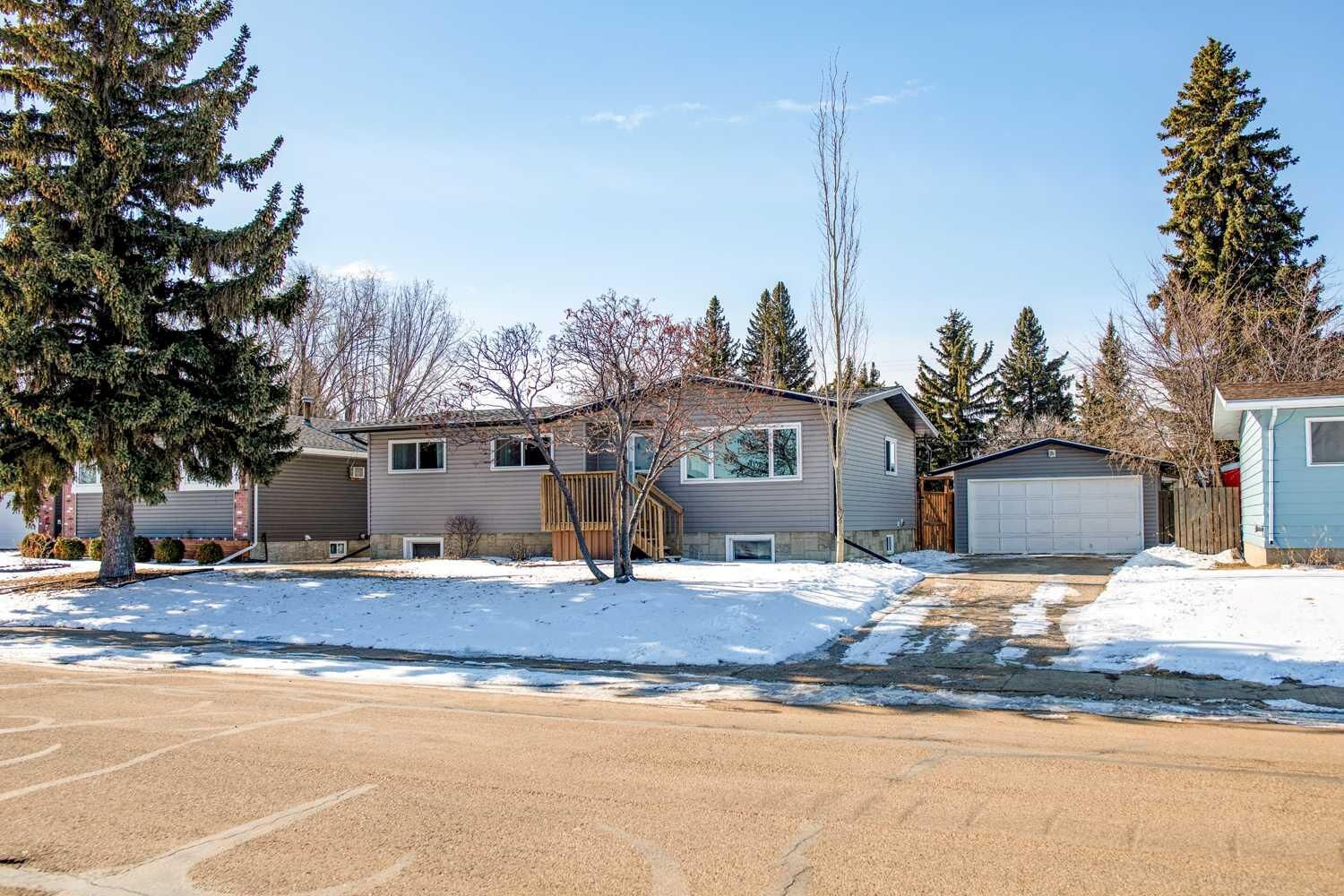 Property Photo:  805 10 Avenue  AB T9W 1B8 