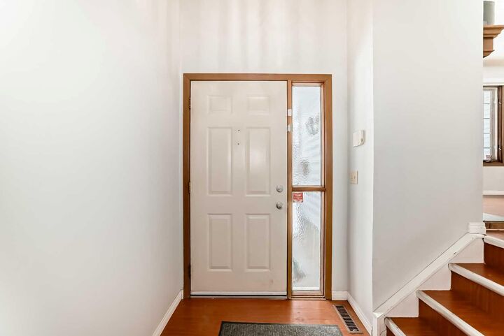 Property Photo:  1011 17A Street NE  AB T2E 4V2 