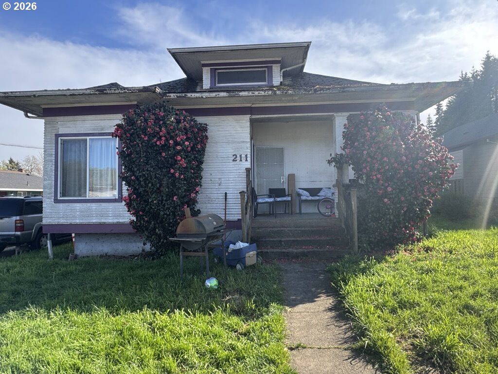 Property Photo:  211 Church St  OR 97101 