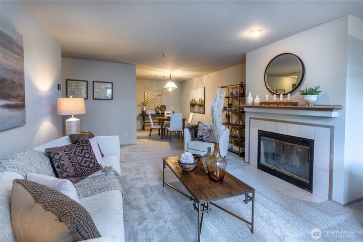 Property Photo:  200  99th Avenue NE 16  WA 98004 