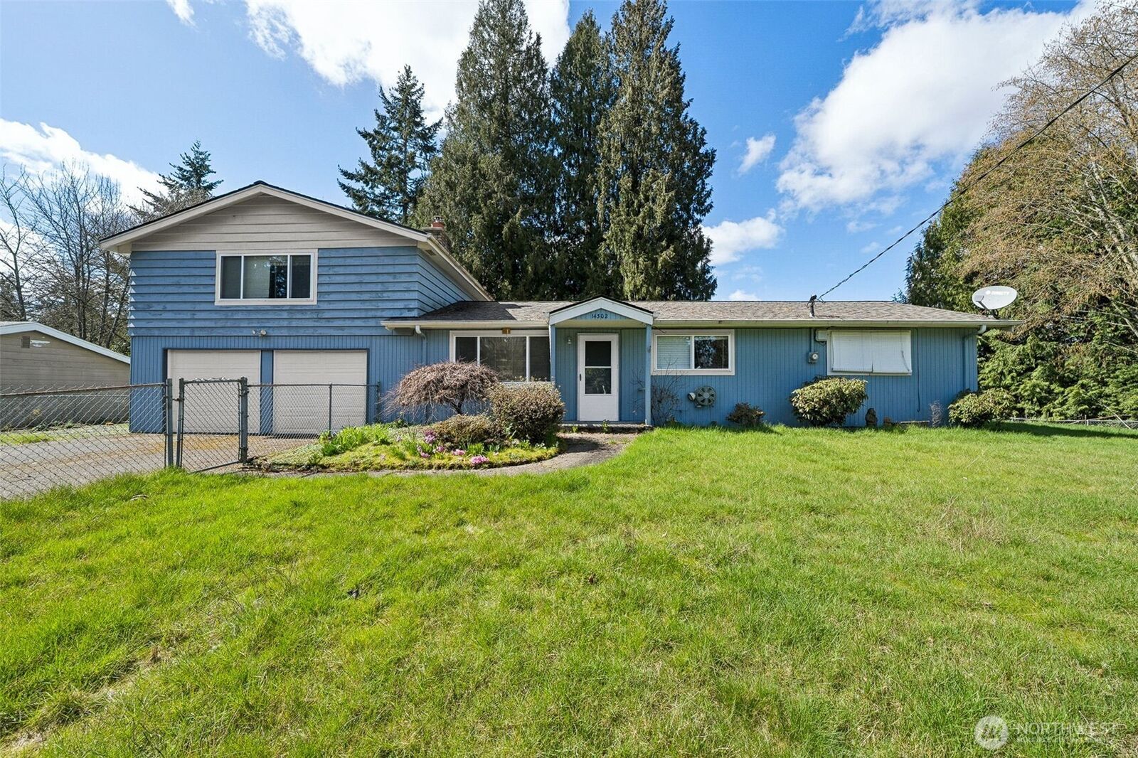 Property Photo: 14302 47th Avenue E WA 98446