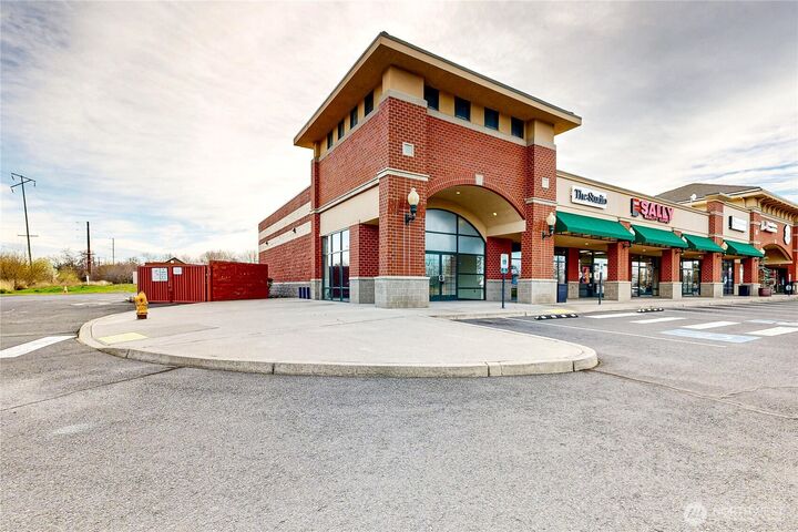 Property Photo:  1605  Meadowbrook Boulevard 1  WA 99324 
