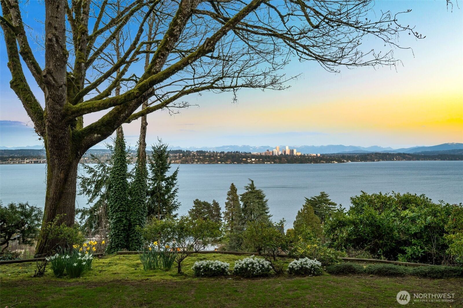 Property Photo:  520  36th Avenue E  WA 98112 