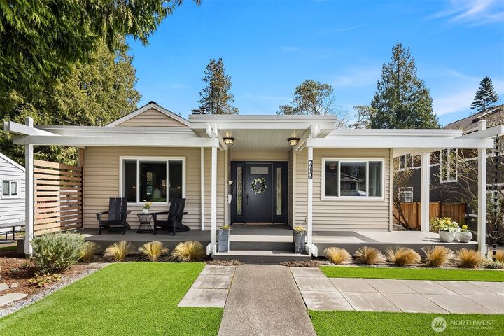 Property Photo:  7710  32nd Avenue NE  WA 98115 