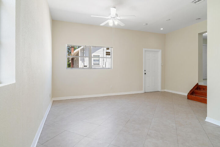 Property Photo:  215 S Federal Highway #2 Rear  FL 33460 