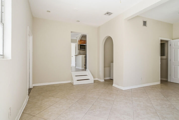 Property Photo:  215 S Federal Highway #2 Rear  FL 33460 