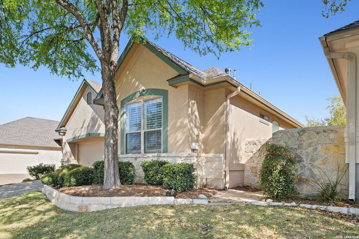 Property Photo:  111 Garden Trace  TX 78260 