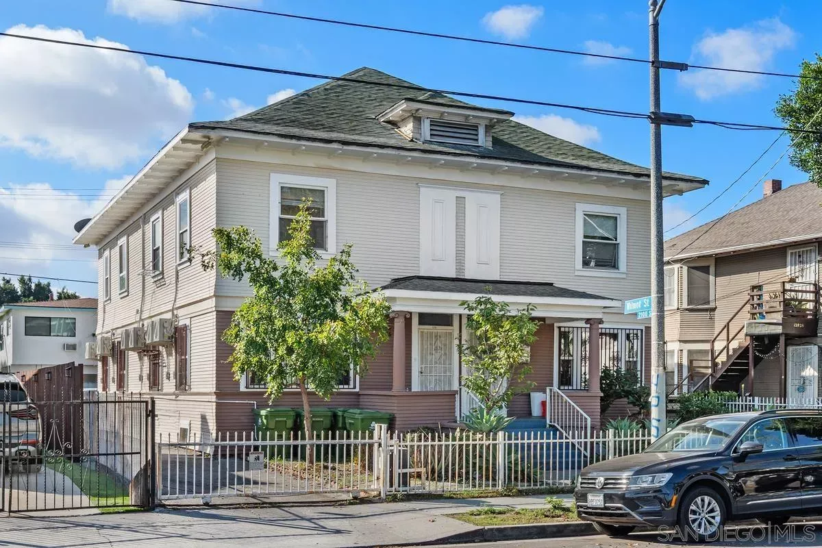 Property Photo:  1276 W 22nd St  CA 90007 