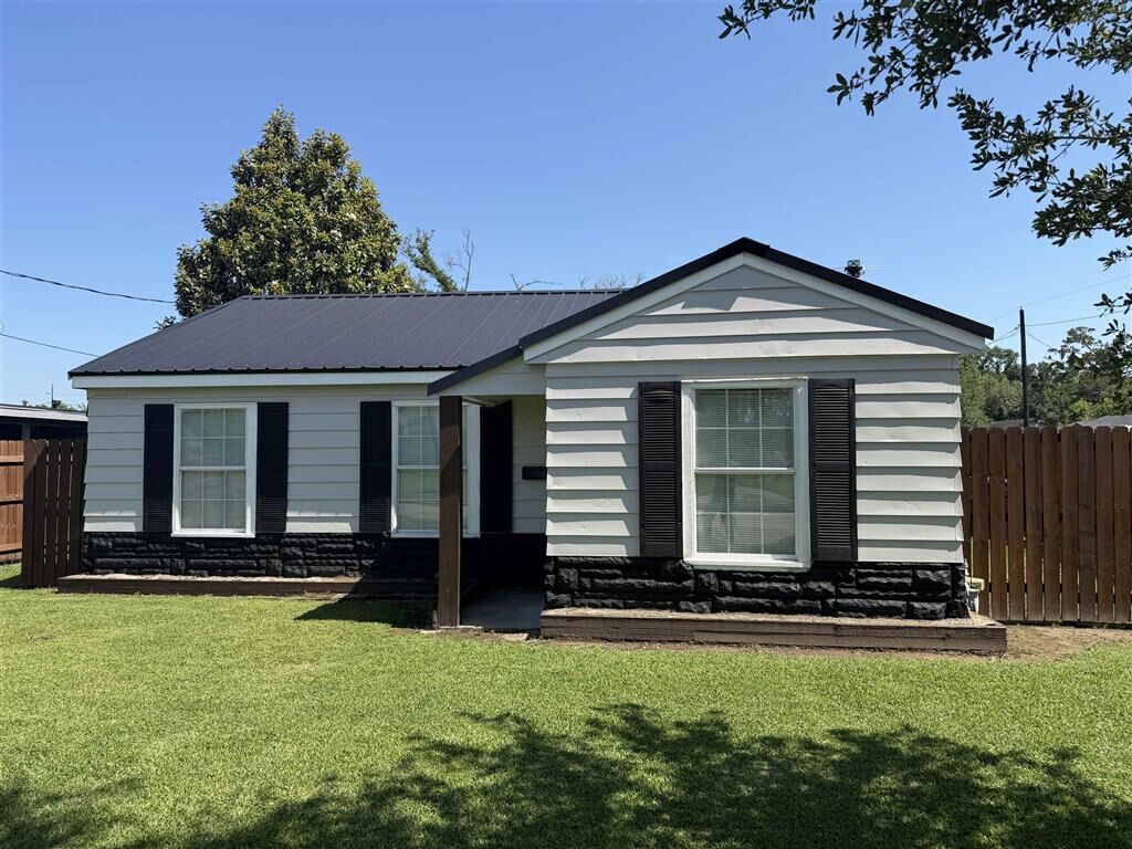 Property Photo: 2807 7th Street LA 70615